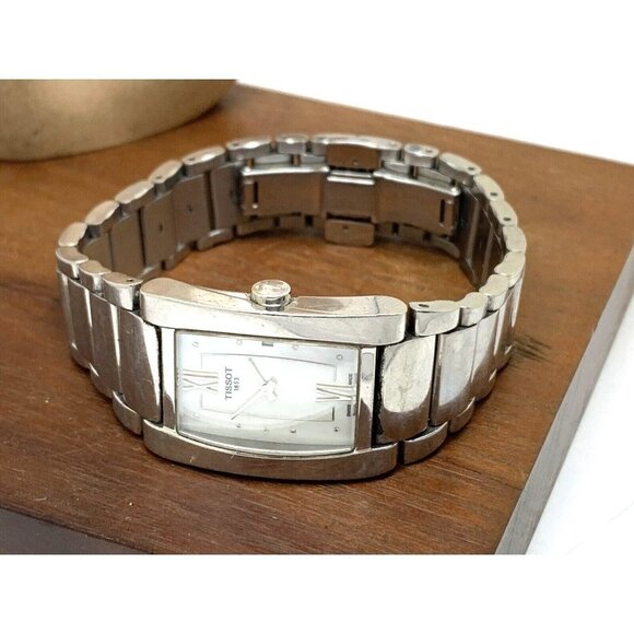 Tissot Women’s Watch Swiss Quartz Mother of Pearl Silver Steel T10530911… - Picture 7 of 13
